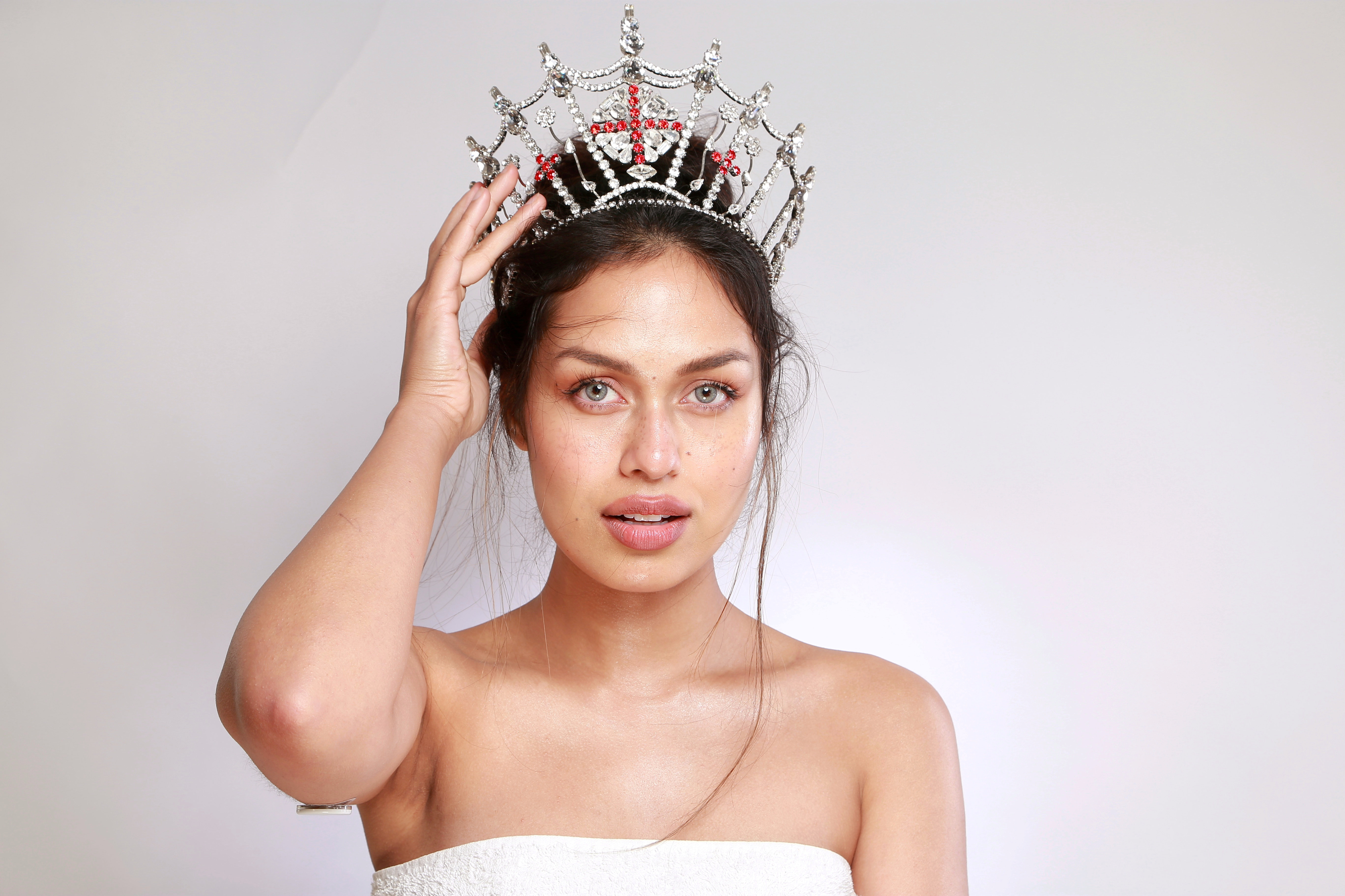 Miss London contestants will compete without makeup in the UK's first