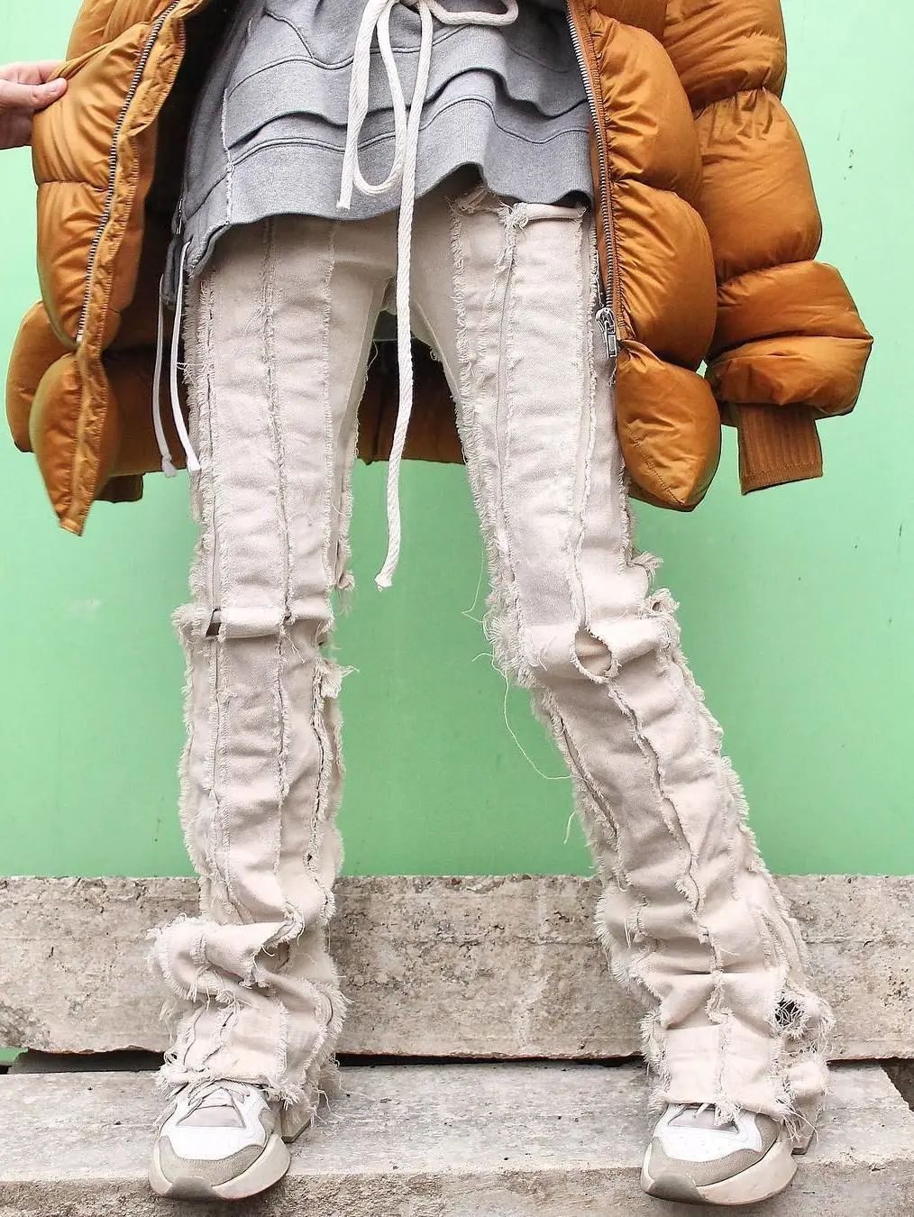 Rick Owens 史诗级「糜烂牛王套装」，出自这个巴黎先锋品牌