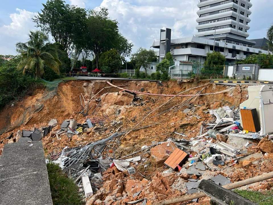 Massive Landslide At The MACC Academy In Bukit Tunku