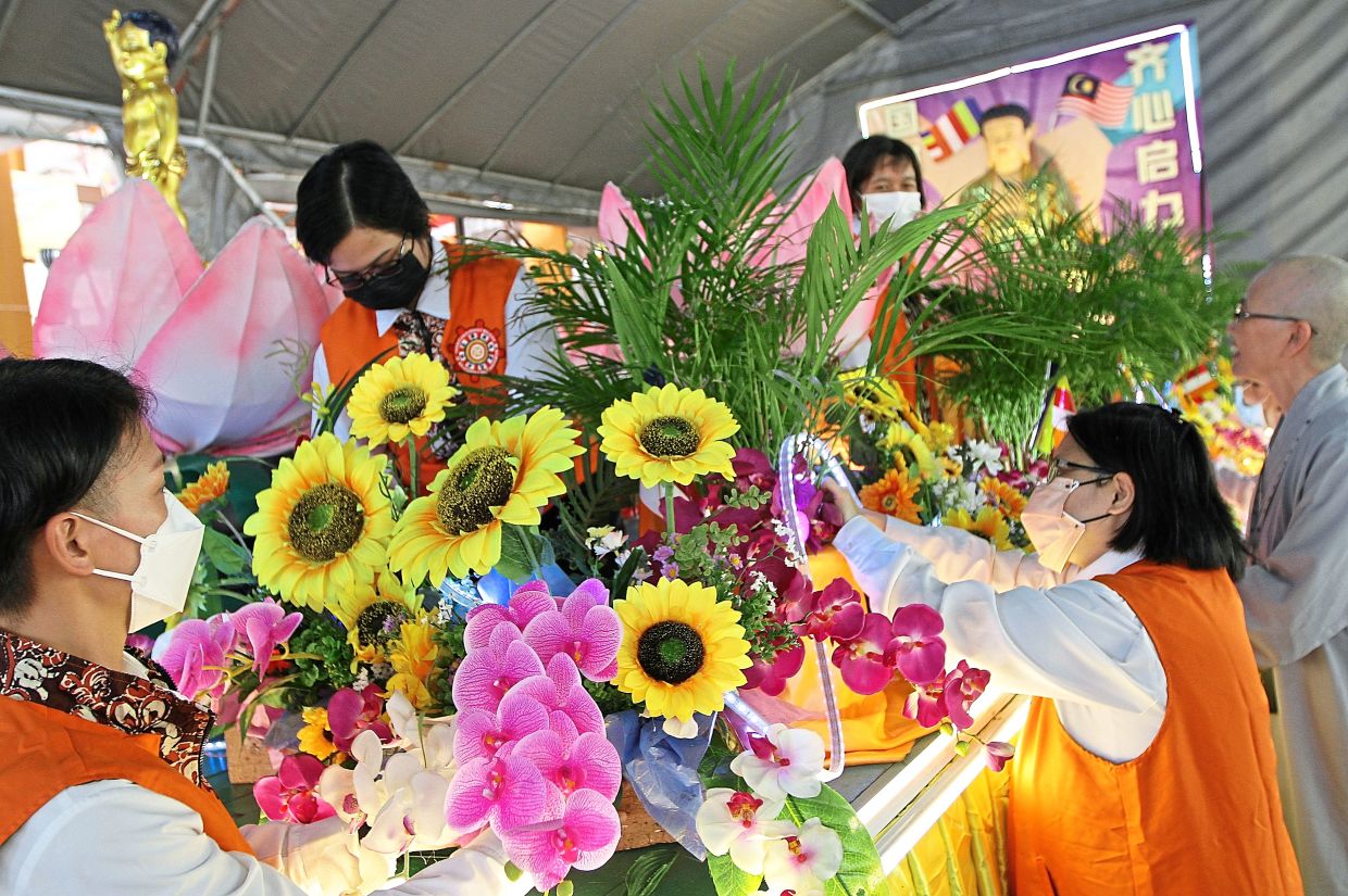 Buddhists look forward to Wesak float