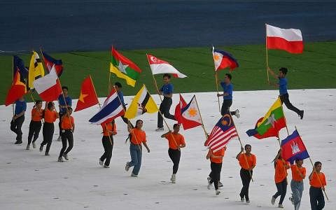 【东运会】波兰国旗惊现开幕式 主办方为倒置旗帜致歉
