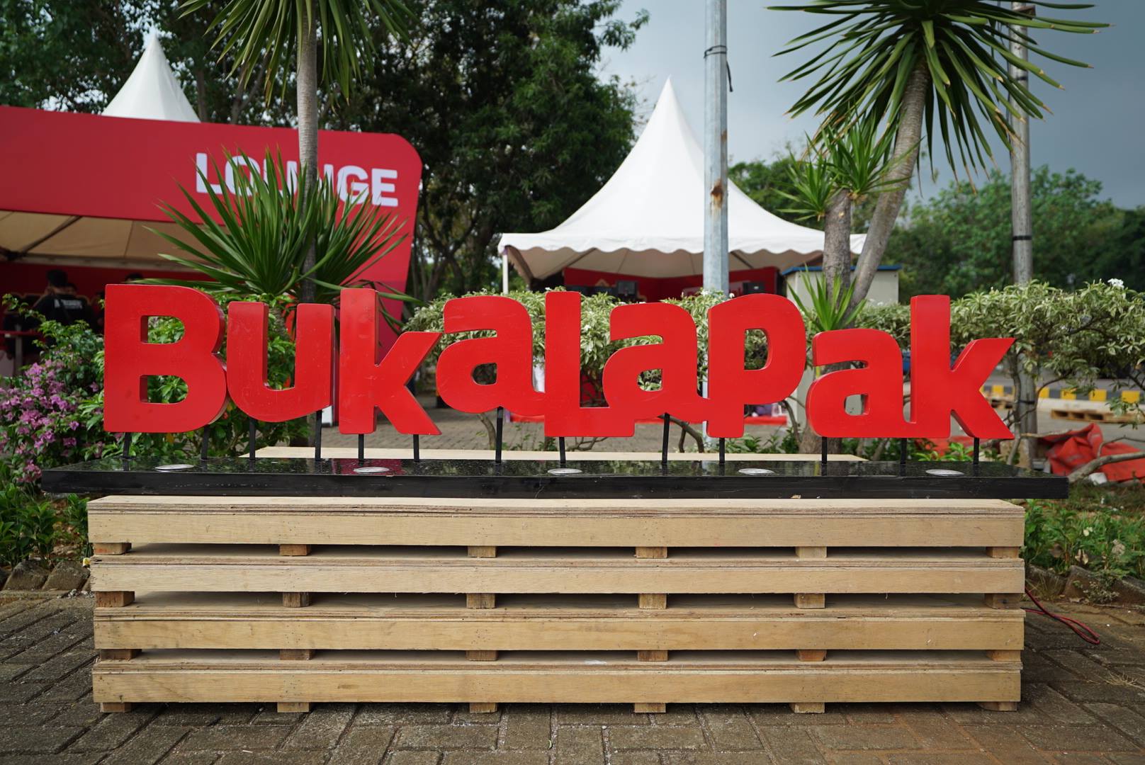 Bukalapak posts 23% revenue growth in 2023, nearly hits EBITDA breakeven in Q4