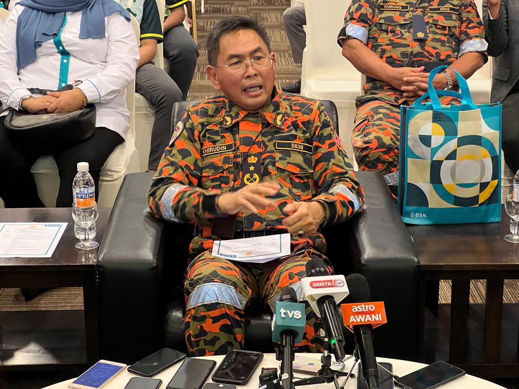 Bomba’s water-bombing helicopter on standby in anticipation of forest fires in Sarawak