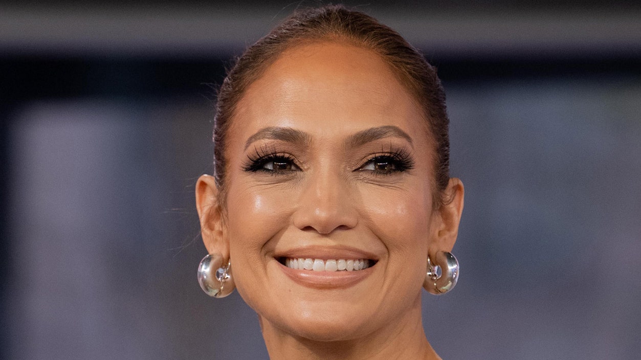 Jennifer Lopez Wore Her Boldest Eye Makeup Yet at The Mother Premiere 