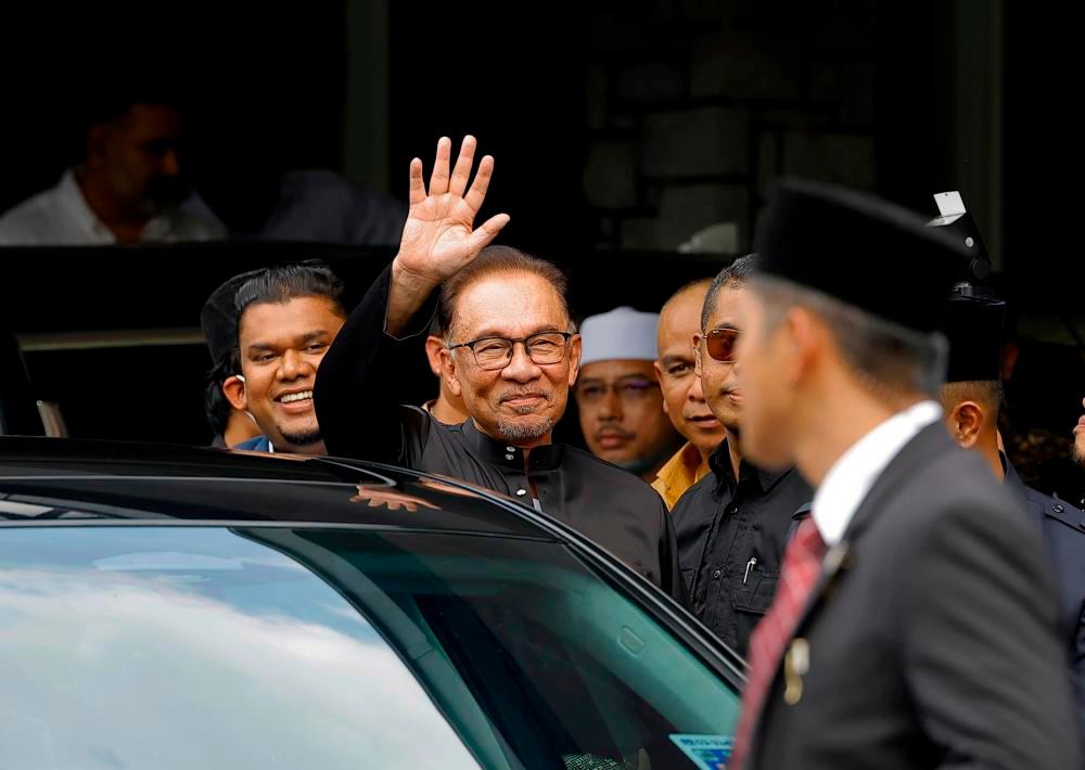 Anwar enters memorandum of appearance in lawsuit filed by Dr M