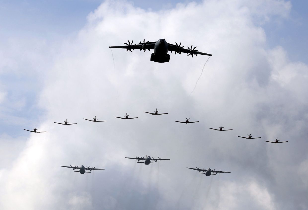 Lima'23 opens with aerial display by more than 70 M'sian Armed Forces aircraft