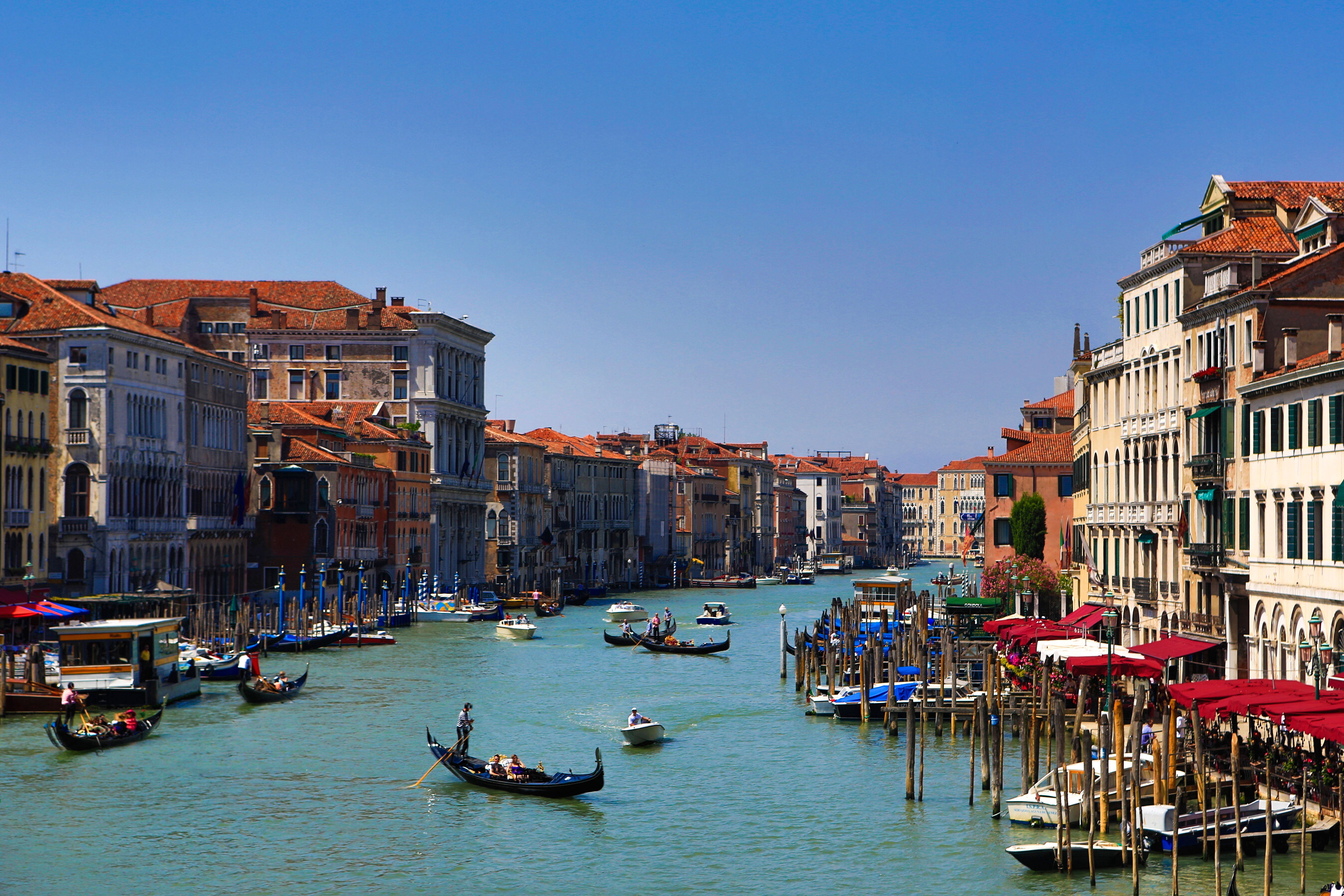 Police investigate as Venice canal mysteriously turns fluorescent green