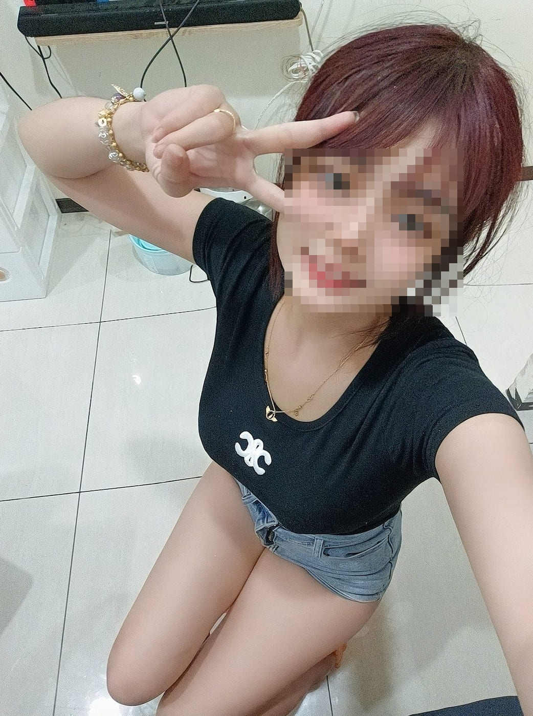 摸呀摸！为揽客E奶女网红放话「买饮料送摸胸」，大批老司机晒出大尺度打卡照！超惨下场曝！