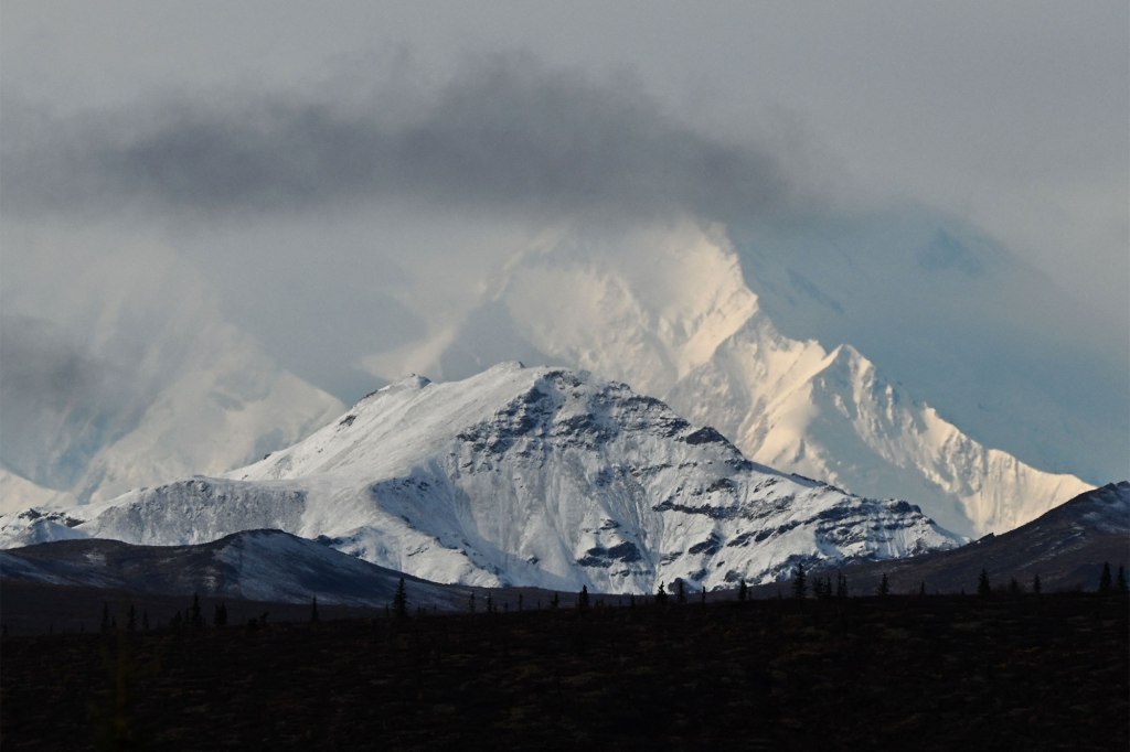 Suspected Chinese spies in disguises tried to enter Alaskan military bases