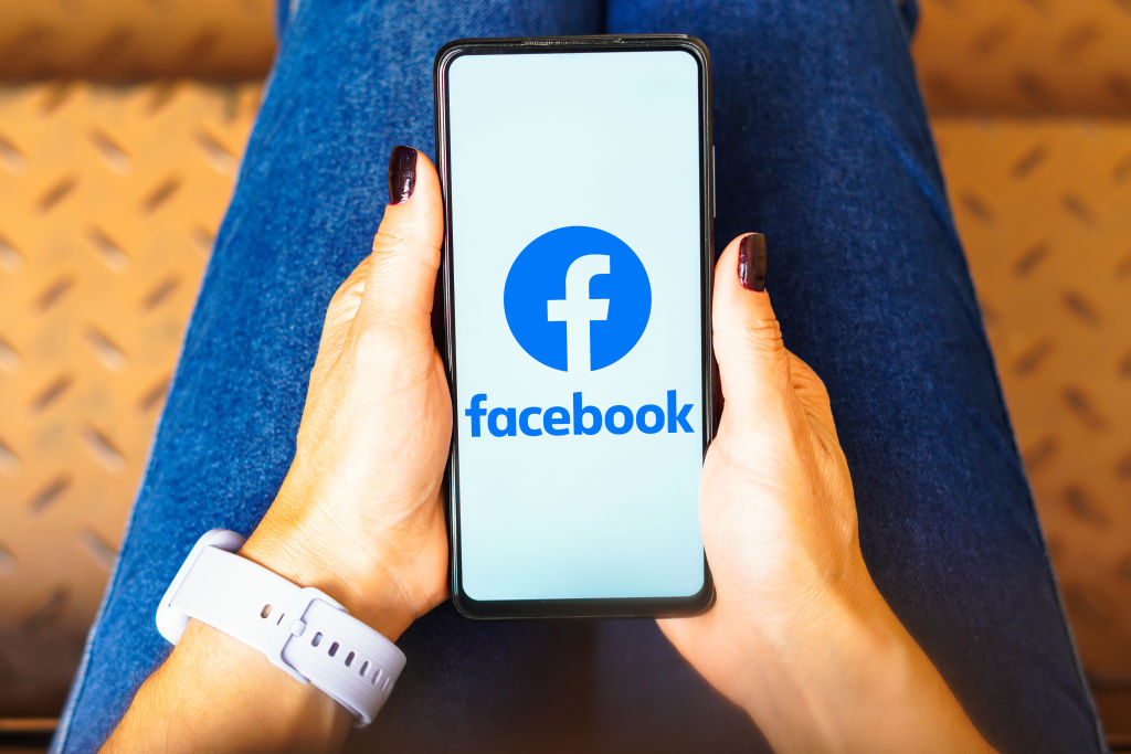 How to post anonymously in a Facebook group