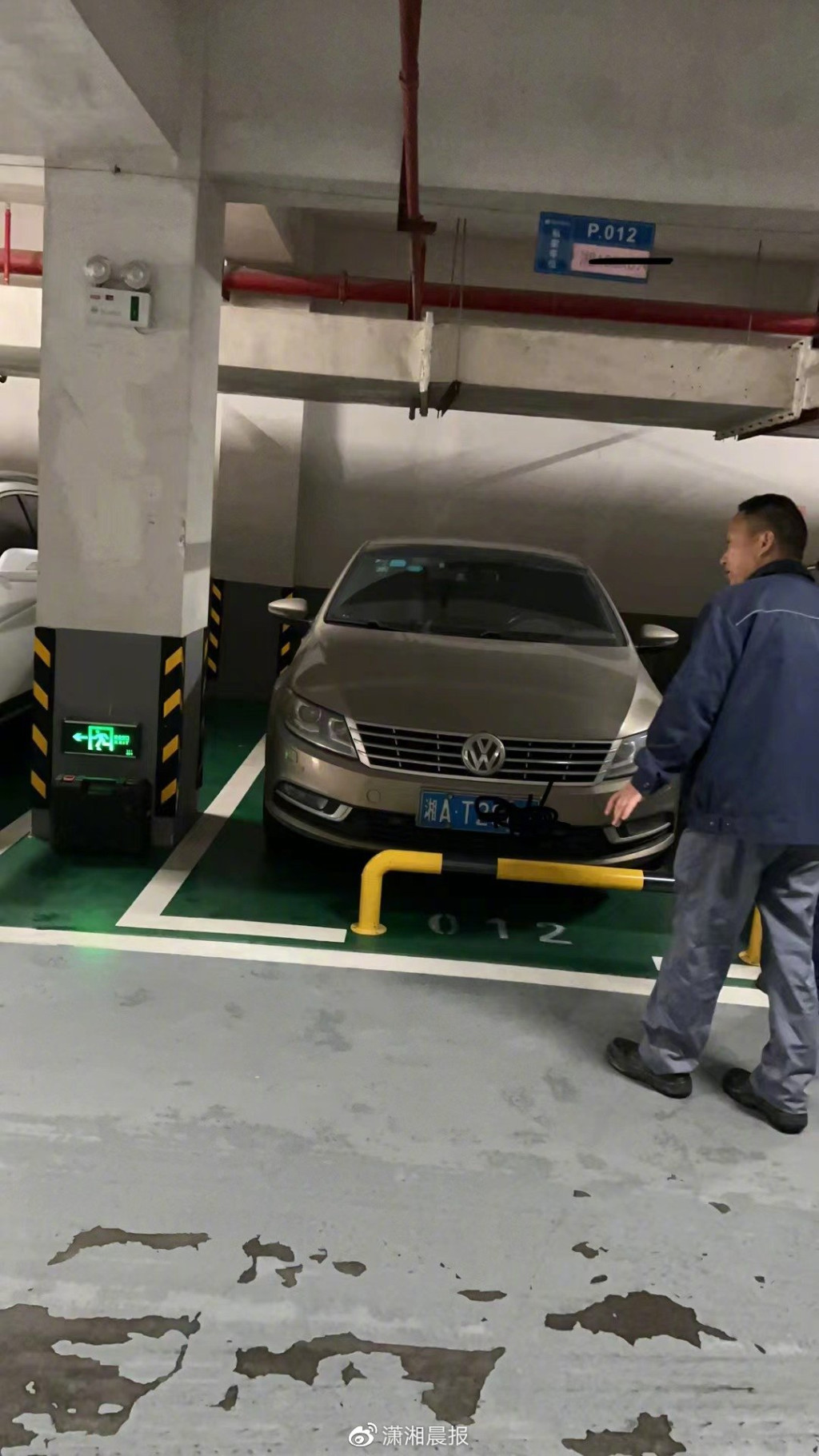 一拍两散│无赖「酒醉」车主霸私家位 復仇男嬲爆焊铁柱：永远困在这裏
