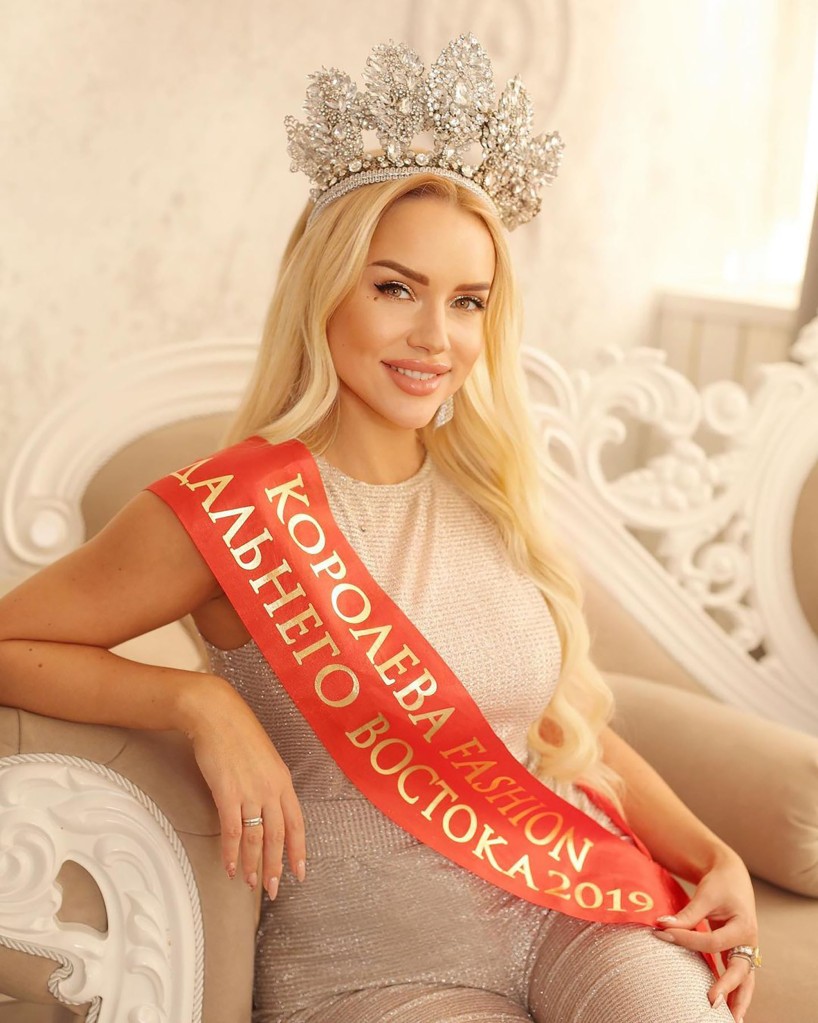 Mrs. Russia beauty pageant winner mocked online over unflattering image