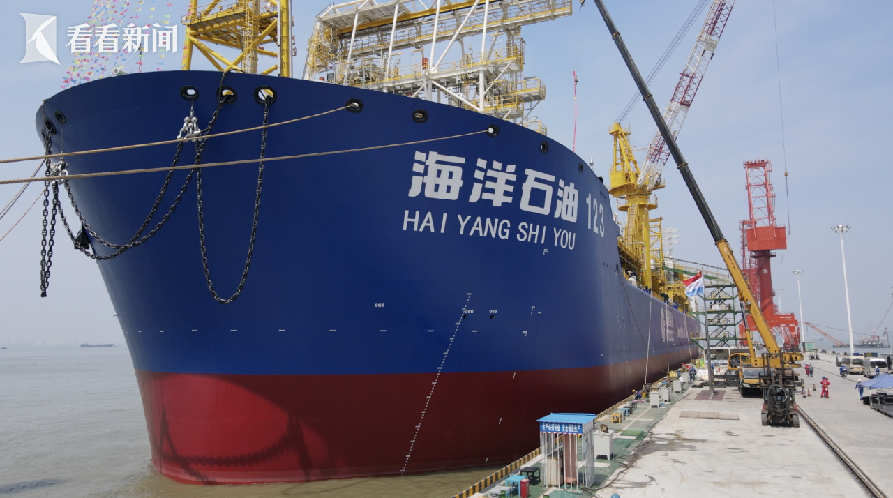 中国首艘全新智能FPSO“海洋石油123”成功交付