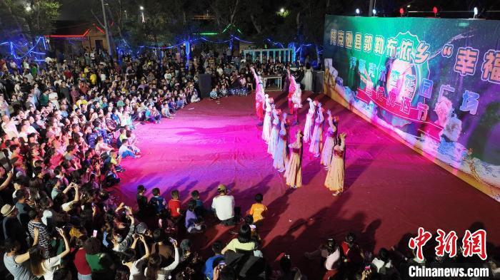 新疆托克逊县乡村 “幸福夜市” 　开启致富新途径