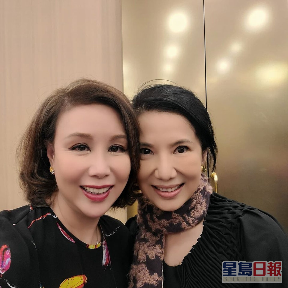 57岁关秀媚打扮朴素难掩昔日艷光 廿四孝女友「沙律」勾起集体回忆