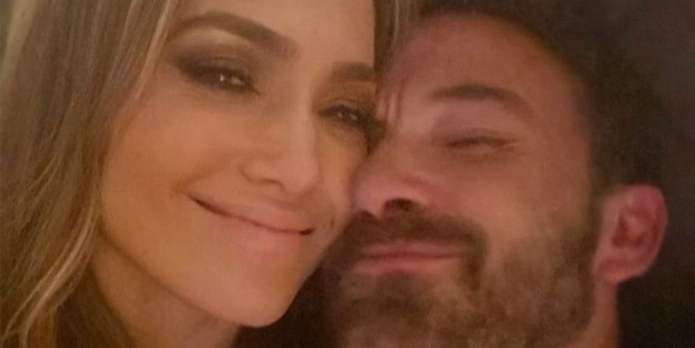 Jennifer Lopez Posts Shirtless Photo of Ben Affleck for Father's Day