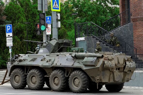 Pro-Putin barricade smashed out of the way by Wagner coup on its journey to Moscow