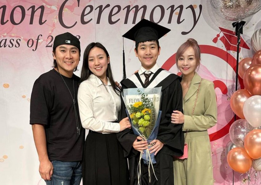 5566's Zax Wang and wife Ji Qin attend son's graduation, netizens say family 'looks like siblings'