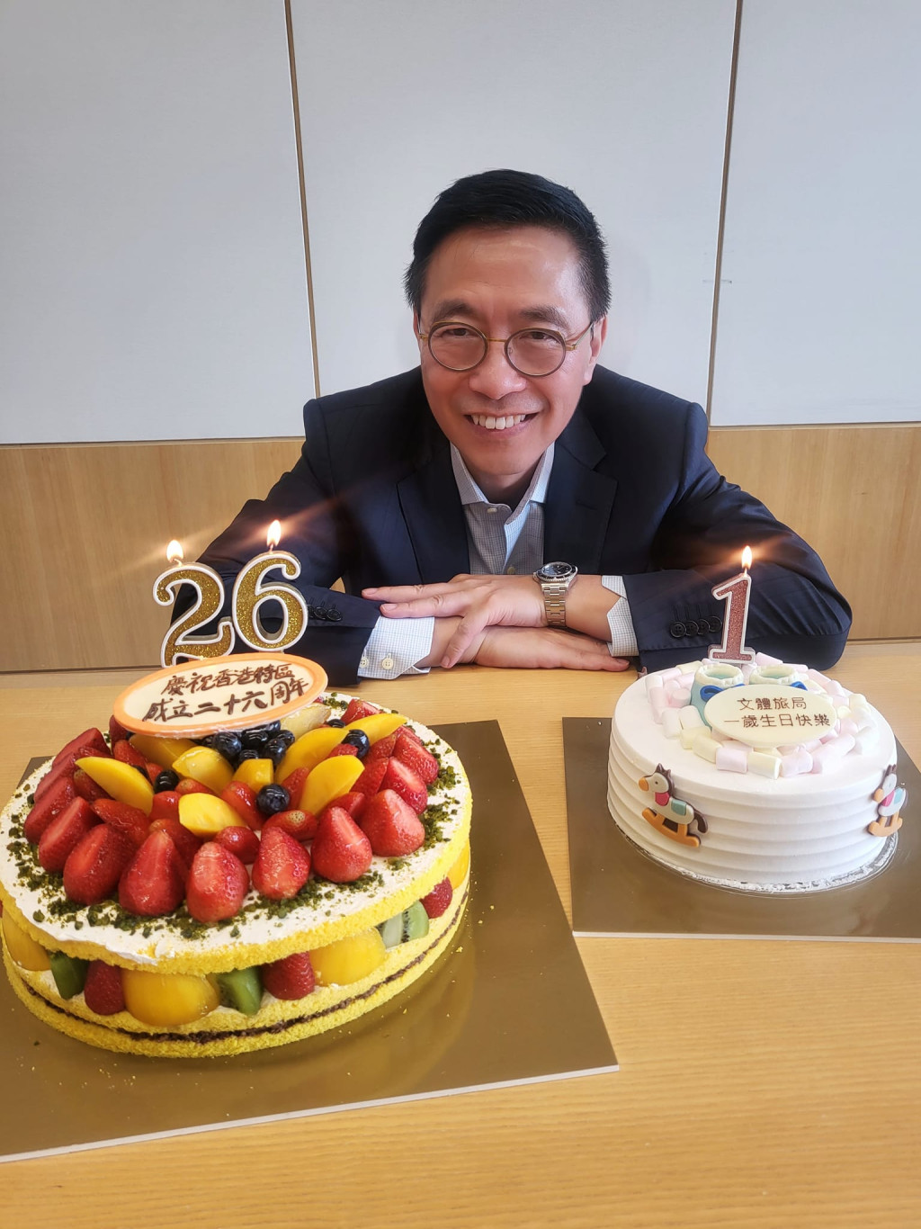 杨润雄切蛋糕庆回归及文体旅局成立一周年 盼为市民带来幸福感自豪感︱Kelly Online