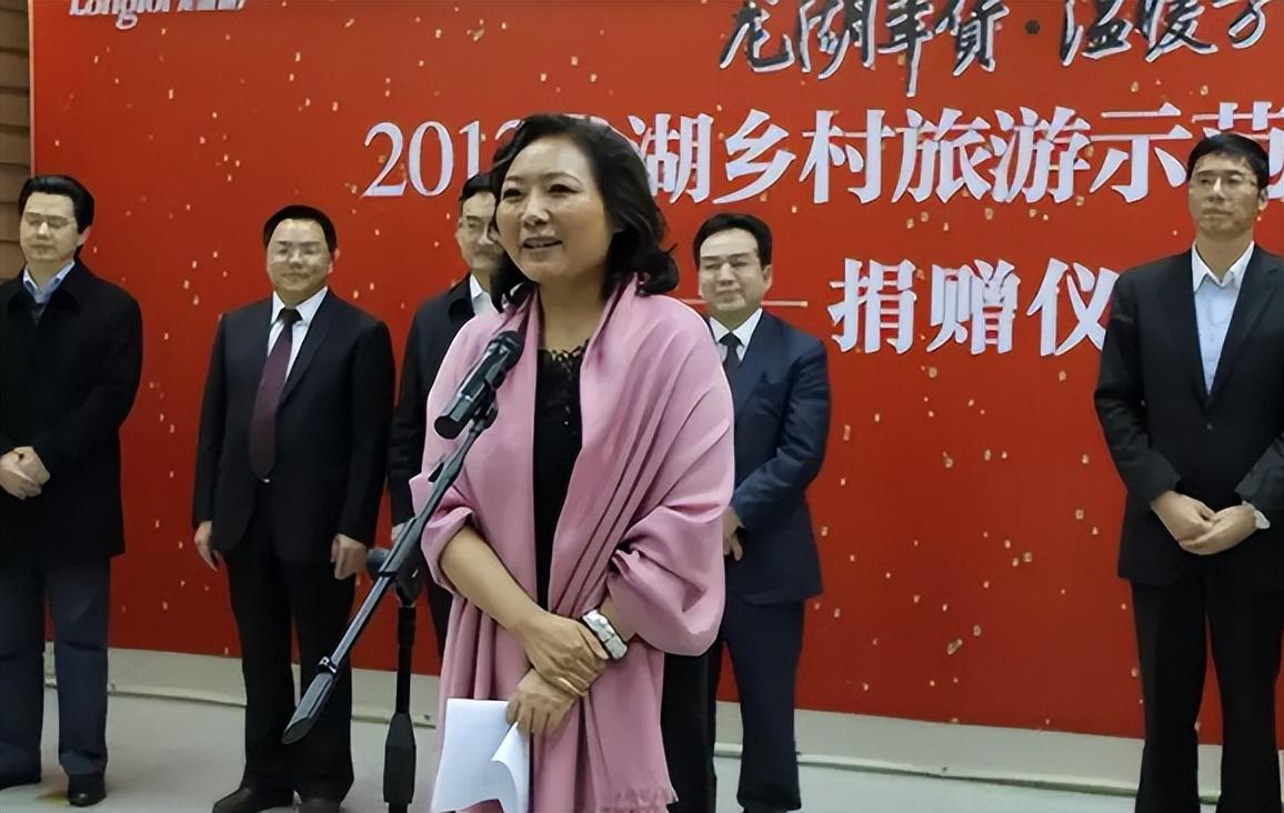 中国最有钱的女房东，一月收租2个亿，分前夫200亿，给女儿500亿