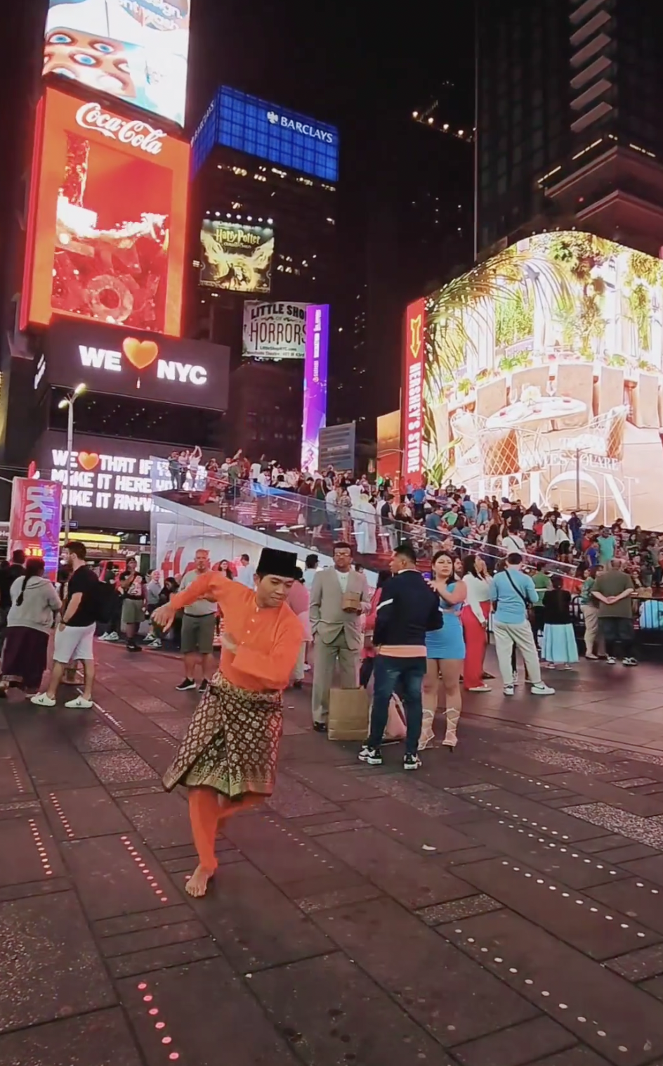 Man In Baju Melayu Wows Netizens With Zapin Dance Performance At New York's Times Square