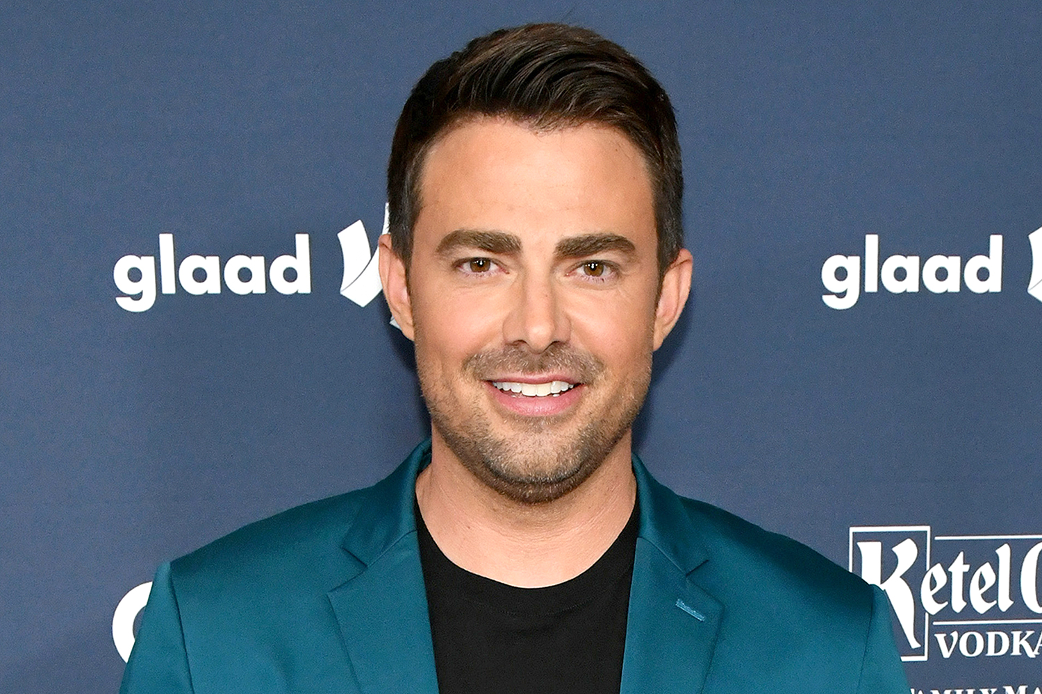 Jonathan Bennett surprises stars of high school Mean Girls production