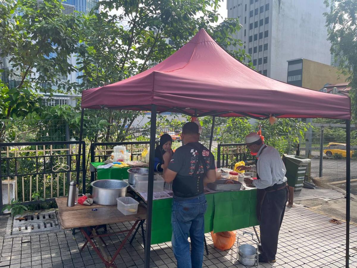 Nasi Kerabu Mek: Kelantan comes to life in this humble little 40-year-old Nasi Kerabu stall
