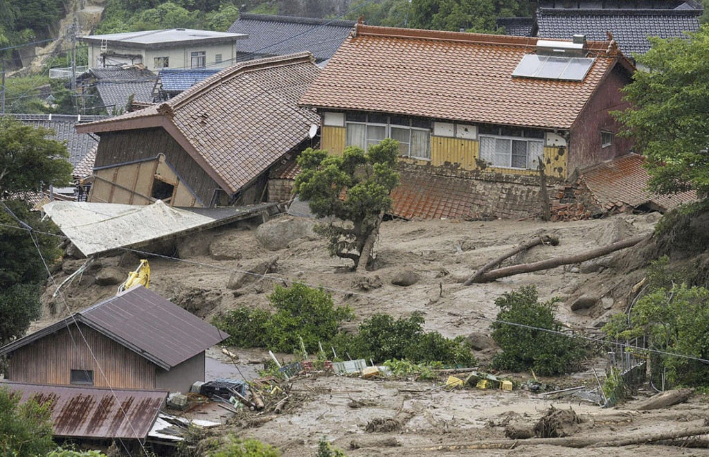 日本秋田录破纪录大雨 河川氾漤新幹缐停驶