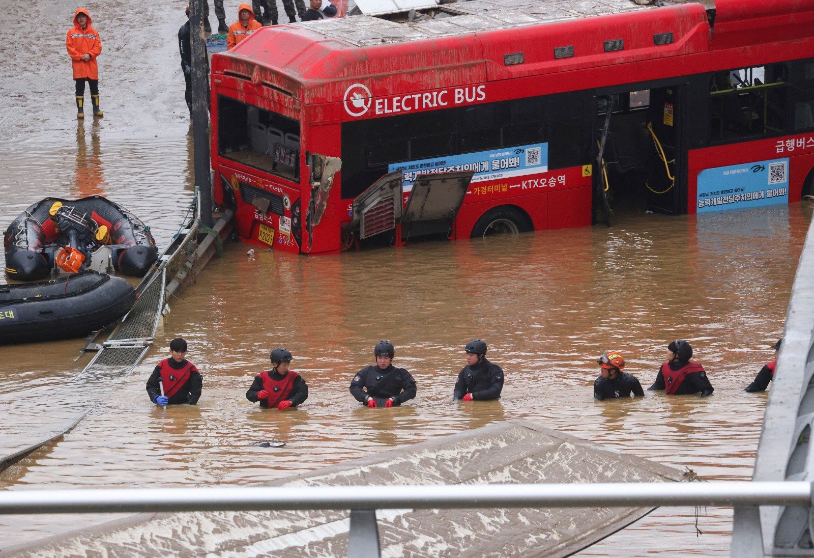 韩淹水地下车道再寻获5死者　暴雨罹难人数料继续攀升