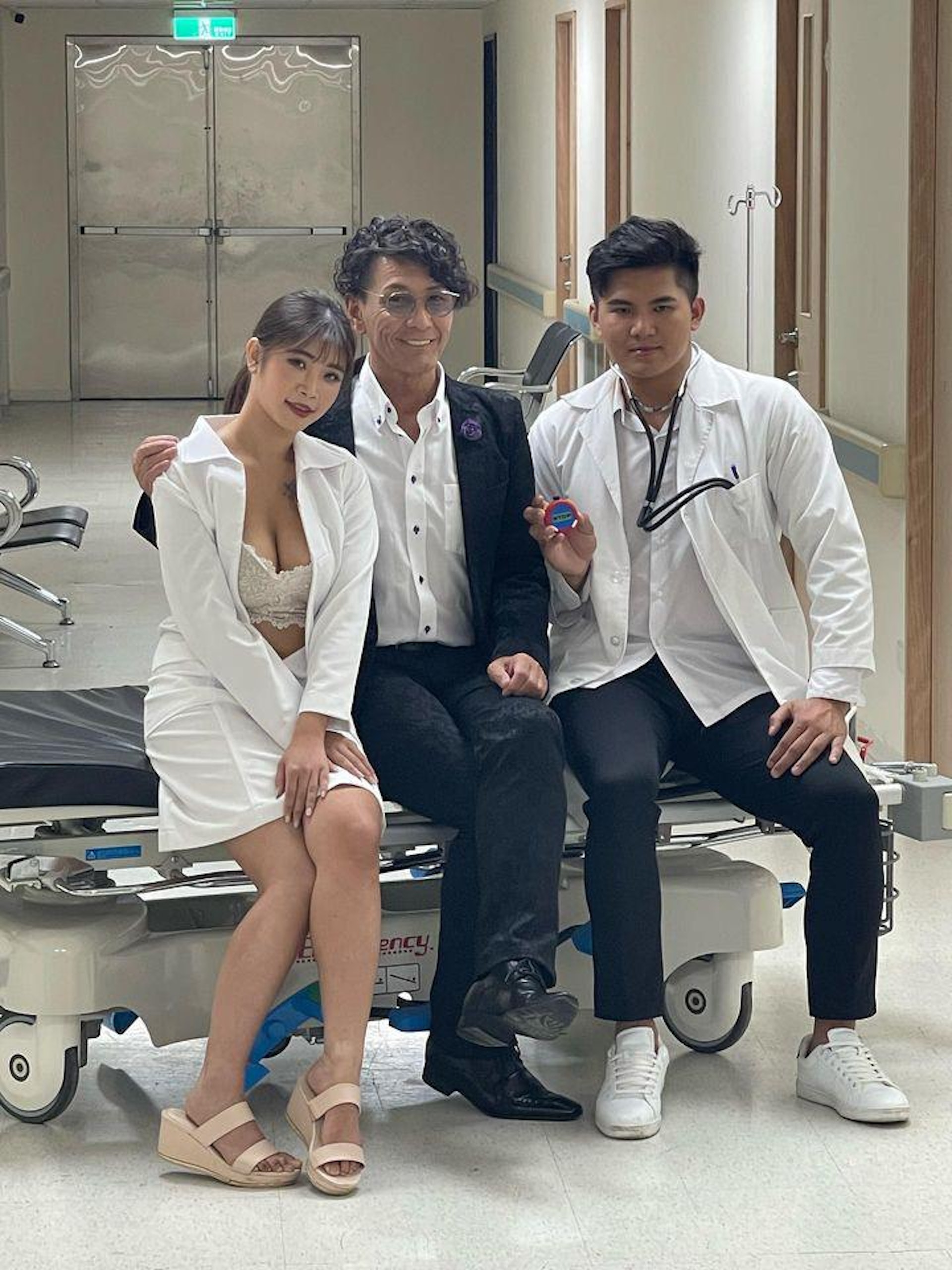 「神之手」加藤鹰出山拍AV！对手是「大马香港女优」⚡Alice Wong兴奋：我的偶像！