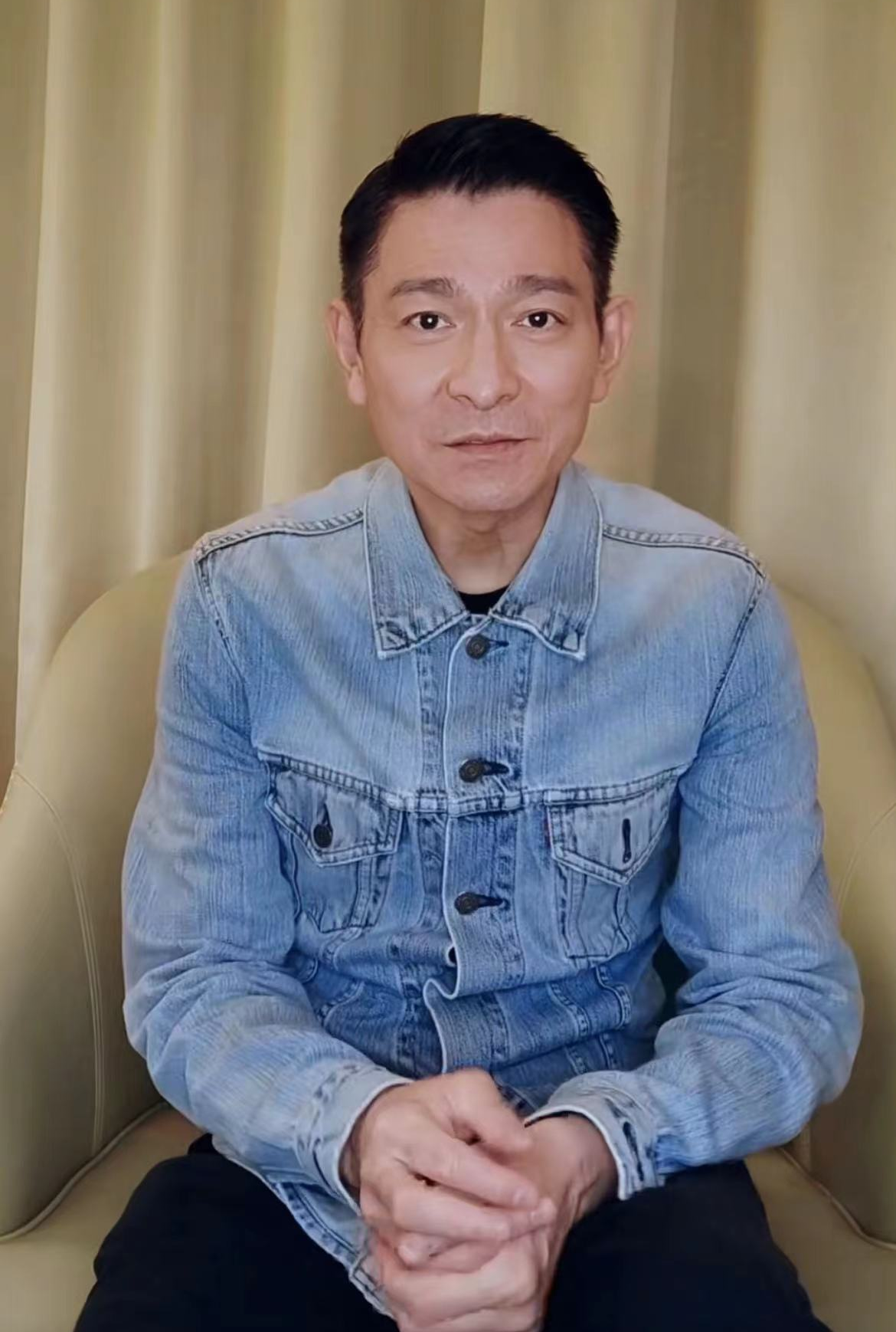 港娱记朱皮曝遭刘德华辱骂，后者用20亿身家威胁，让其讨饭睡桥洞