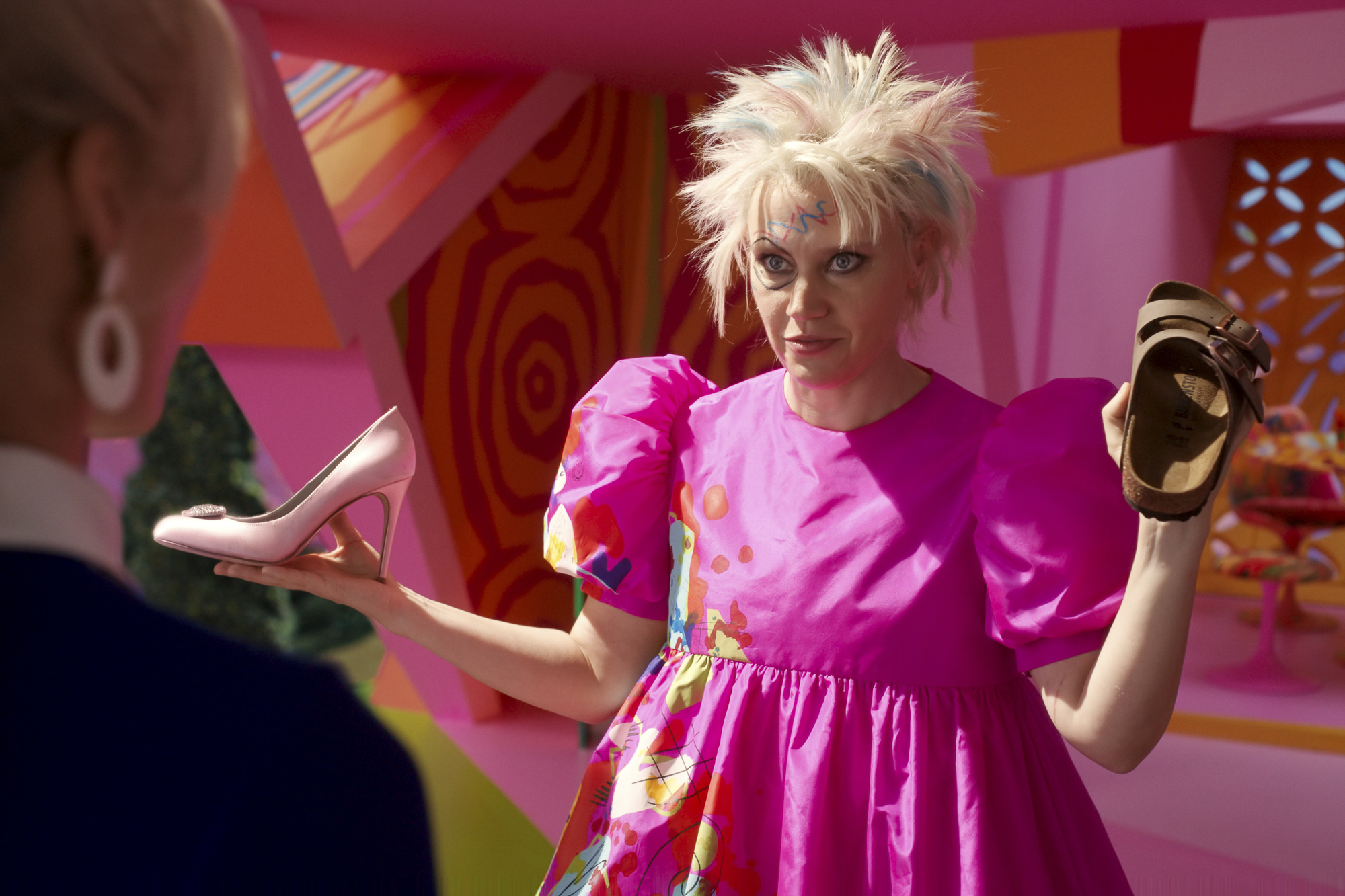 Kate McKinnon didn't actually do those splits as Weird Barbie