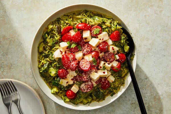 One-Pan Zucchini-Pesto Orzo With a Bright Caprese Topping