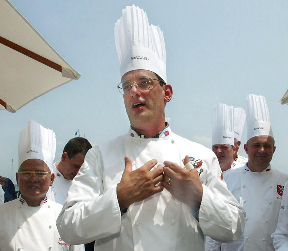 Death of Obamas' chef leads to conspiracy theories