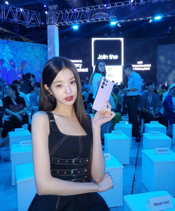 IVE Member Jang Won Young Faces Criticism for Using iPhone While Promoting Samsung Device