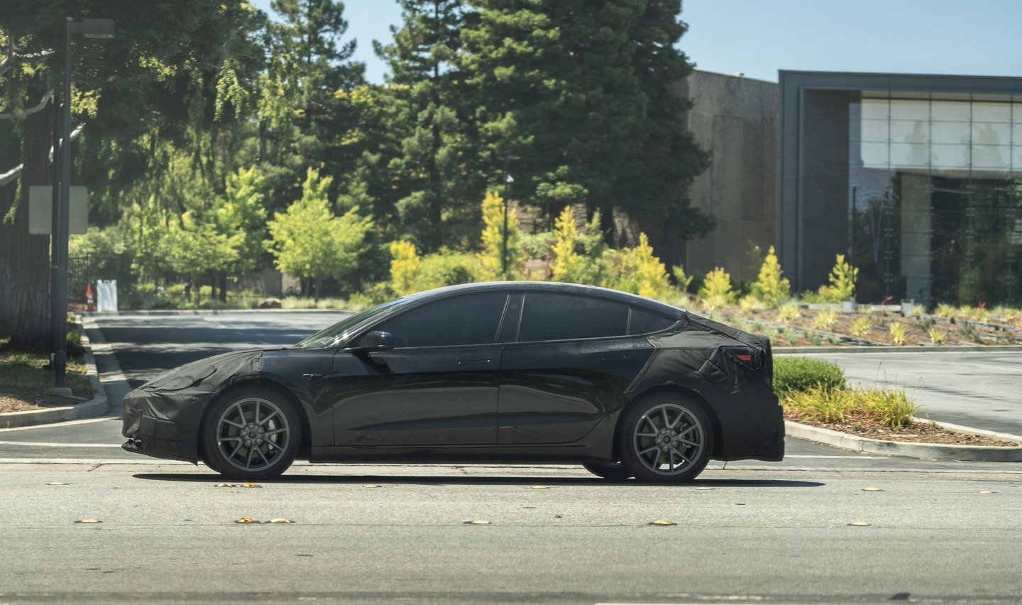 消息称新款特斯拉 Model 3 计划 9 月 1 日上市，预计20 万元左右