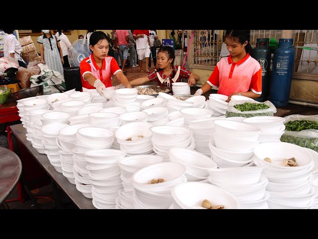 Free Food for Everyone! School Girls Serving The Biggest Hot Pot Noodles - Thai Street Food