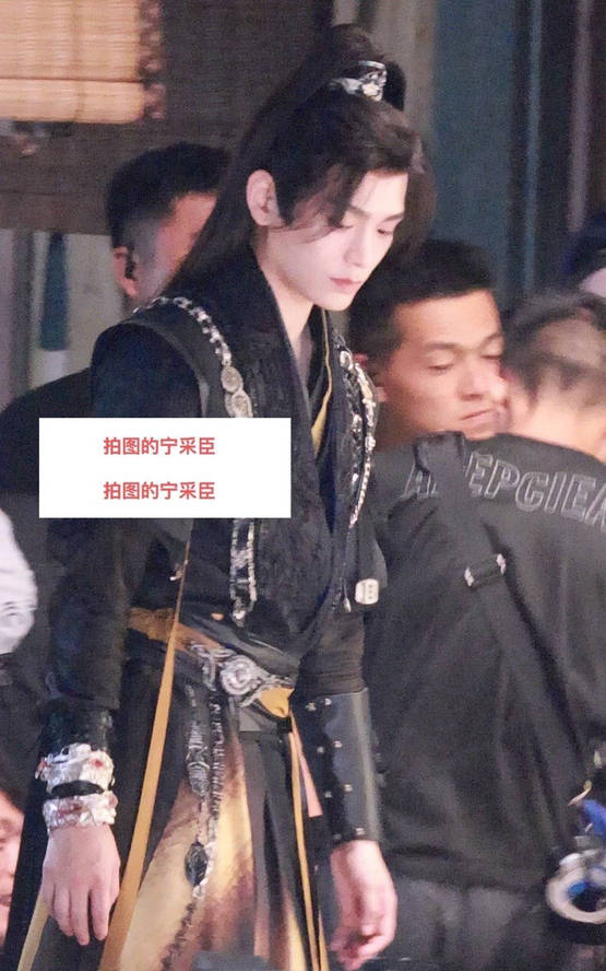 虞书欣丁禹兮新剧路透曝光 二人互动频频表情可爱