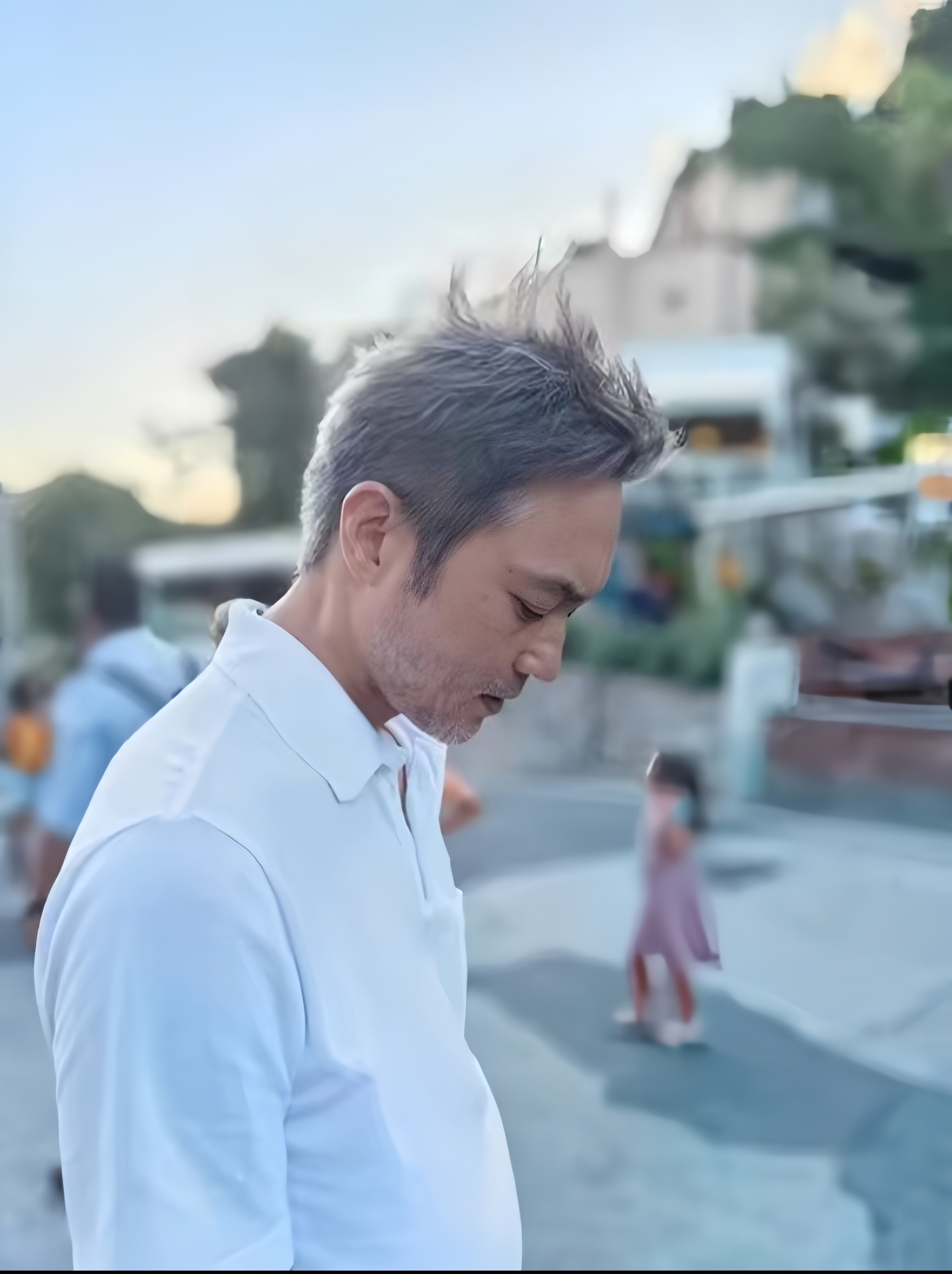 'Why does he look young and old at the same time?' Netizens debate Julian Cheung's grey hair in Anita Yuen's vacation post