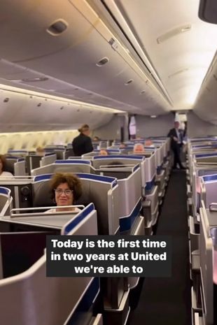 United Airlines pilot melts hearts as he announces one of cabin crew is his mum