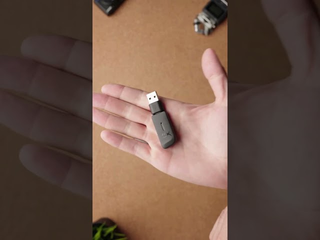 HyperX Cloud III Wireless Unboxing & Mic Test!