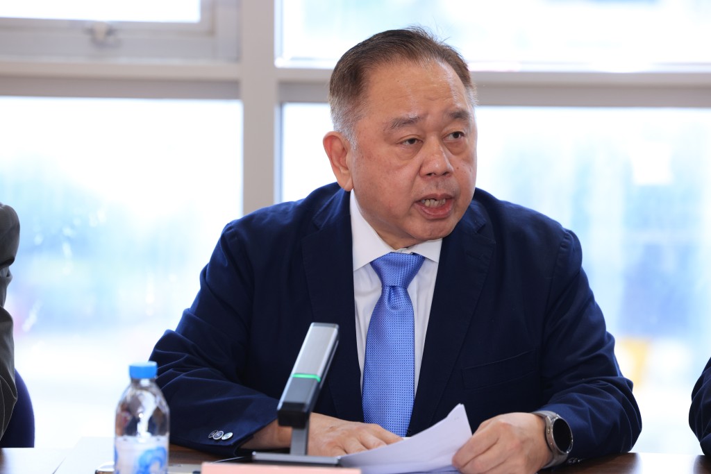 谭铁牛余国春吴换炎 担任全国侨联副主席