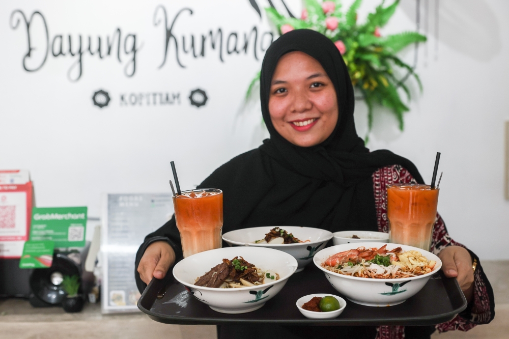 ‘Dayung Kumang’ serving authentic Sarawak cuisine in Kuantan