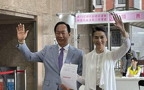 郭台铭申请成为总统被连署人 但不排除在野阵营整合可能性