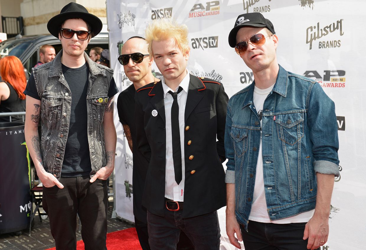 Sum 41 lead singer Deryck Whibley hospitalised for pneumonia as wife mentions risk of heart failure