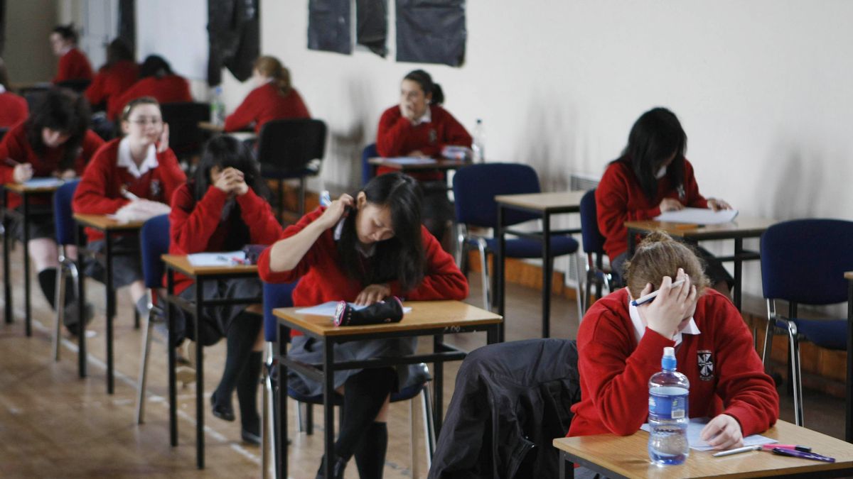 Brutal A-level question that stumps adults as exam system set to be scrapped