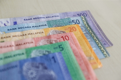 Ringgit jumps 225 basis points at opening on mixed US economic data, possibility of rate cut