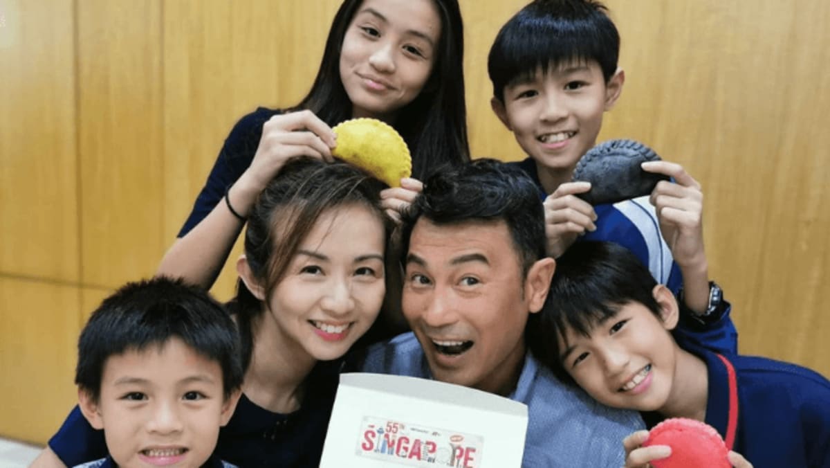 Darren Lim, Who Has 4 Kids With Wife Evelyn Tan, Says He Has Started To Worry About His 18-Year-Old Daughter's Relationship Status