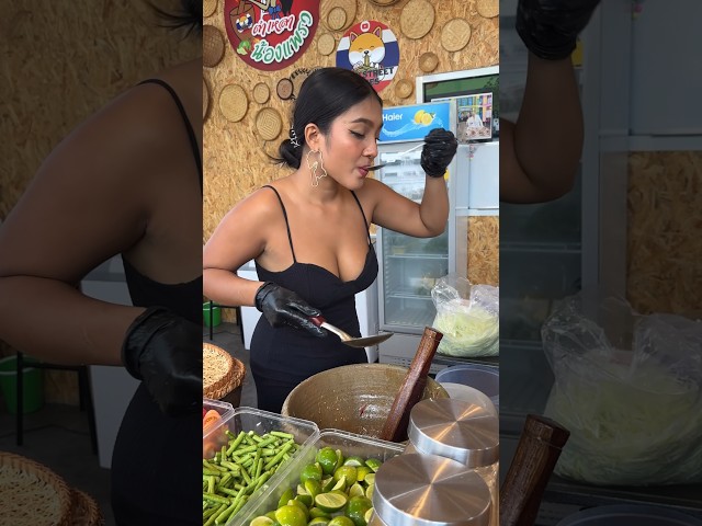 Pretty Lady Chef Makes Chicken Feet Salad