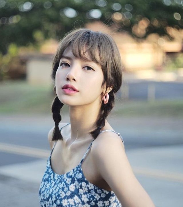 被指差太多！Lisa「13年前旧照」被挖出！惊见「蒜头鼻」被疑整过容！